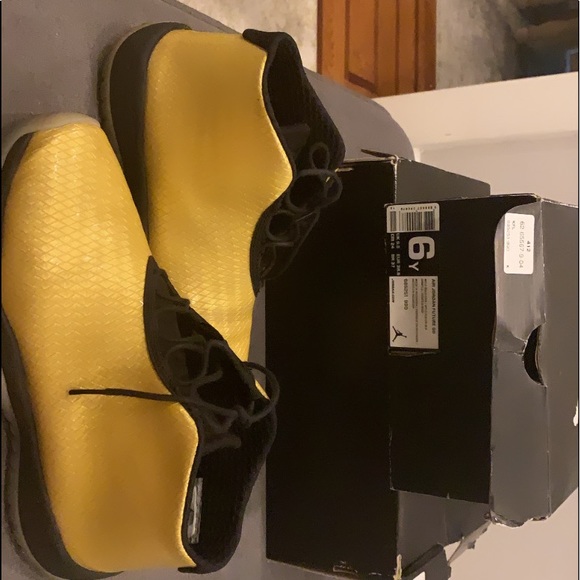 Air Jordan Future GG- 6Y 685251990 - Picture 2 of 5